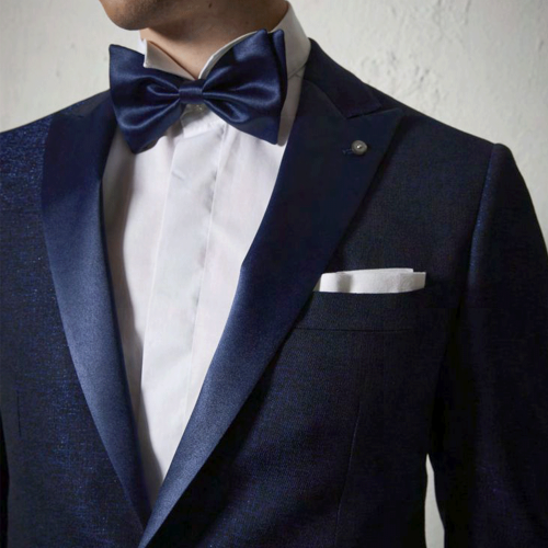 Luigi Bianchi Mantova Flirt - Abito smoking blu con rever a lancia in raso per