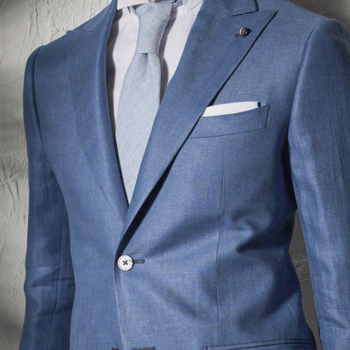 Luigi Bianchi Mantova Flirt - Abito smoking celeste con rever a lancia in lino 2