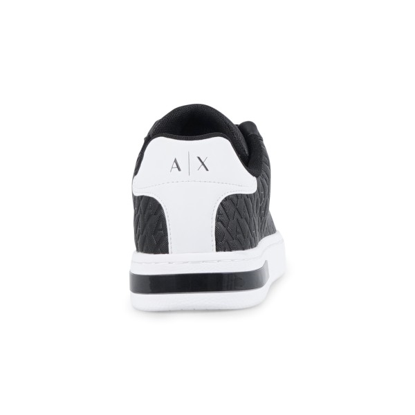 Armani Exchange - Sneakers nera stringata con logo in rilievo su tutta la