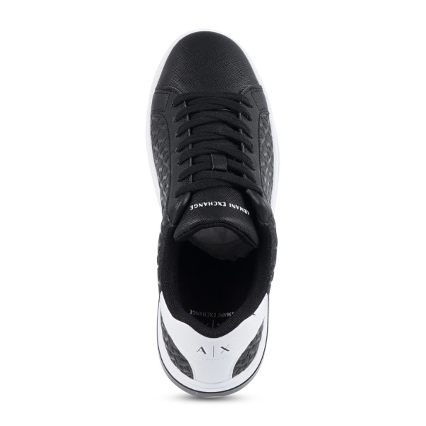 Armani Exchange - Sneakers nera stringata con logo in rilievo su tutta la