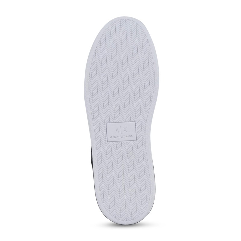 Armani Exchange - Sneakers nera con logo in rilievo su tutta la superfice per