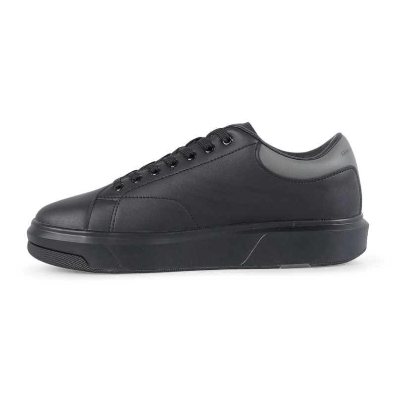 Armani Exchange - Sneakers nera in pelle con logo inciso sul laterale per uomo