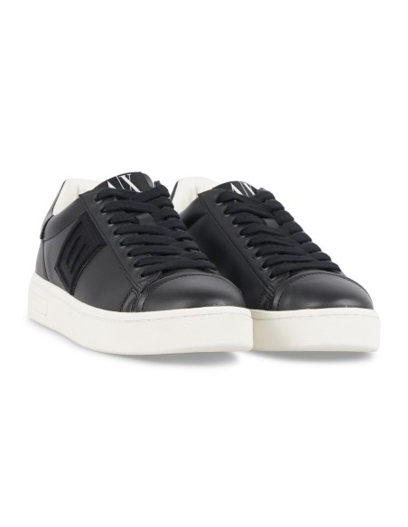 Armani Exchange - Sneakers nera in pelle con patch logo gommato sul lato per