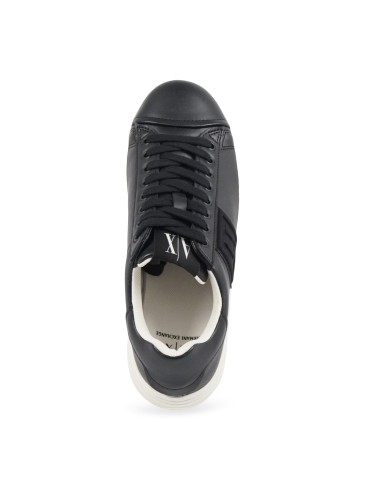 Armani Exchange - Sneakers nera in pelle con patch logo gommato sul lato per