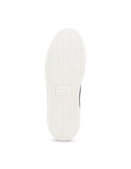 Armani Exchange - Sneakers nera in pelle con patch logo gommato sul lato per