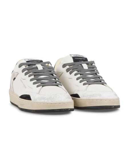 Crime London - Sneakers bianca in pelle Chelsea con tallone in cracklè logato