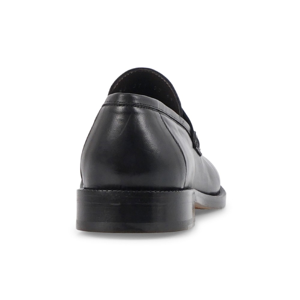 Morgillo - Mocassino nero in pelle con punta larga e passante per uomo | 911/03