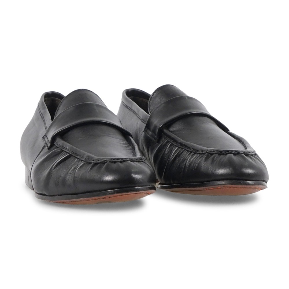 Morgillo - Mocassino nero in pelle stropicciata con passante per uomo | 698/12