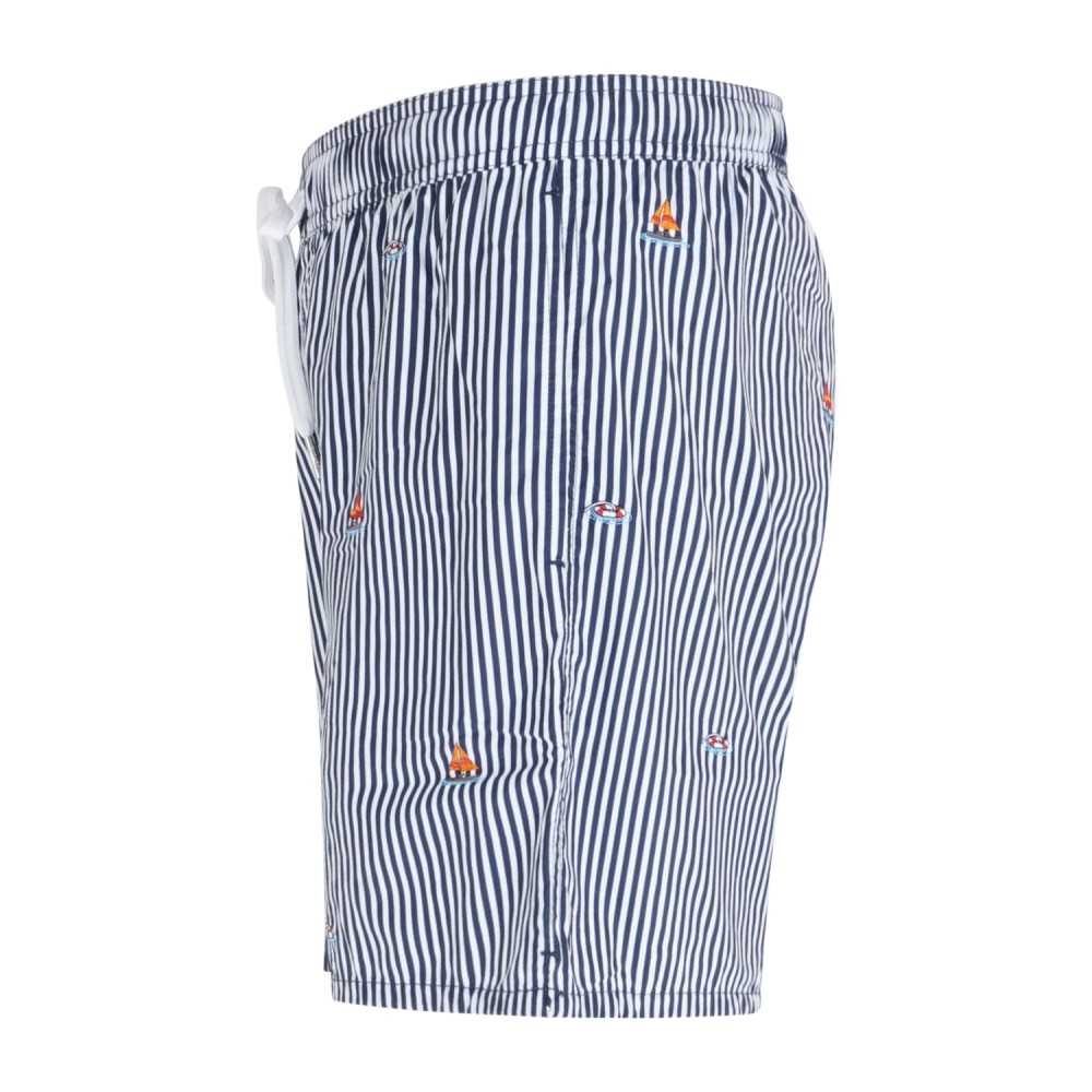 Sun68 - Bermuda mare blu a righe con ricamo barca a vela all over per uomo |