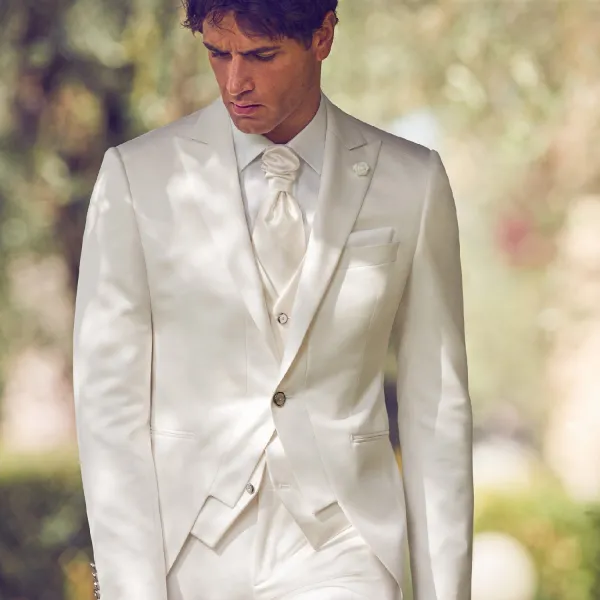 Luigi Bianchi Cerimonia - Abito tight con rever a lancia bianco per uomo |  2
